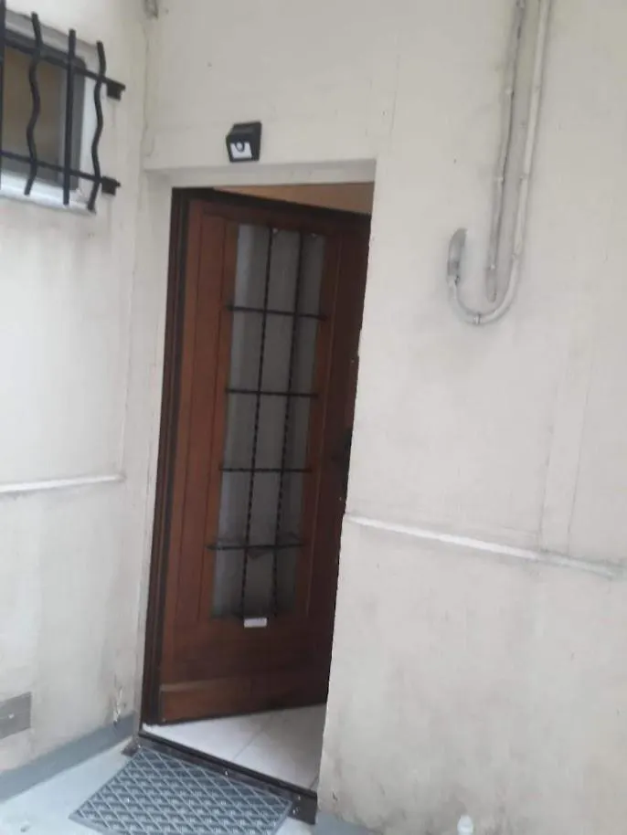 Petite Maison Avec Cour Dans Les Beaux Quartiers-Vous Faites Le Menage- Very Good Prices For T-H-E Location But You Have To Clea-N Th-E Flat Apartman Párizs 0*,