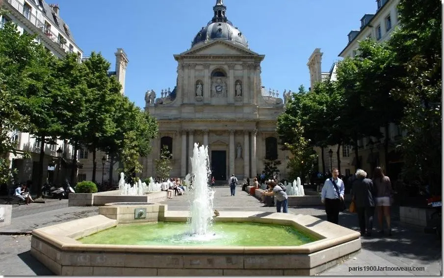 Petite Maison: Charming Self-Clean Stay in Prime Location Paris Apartment