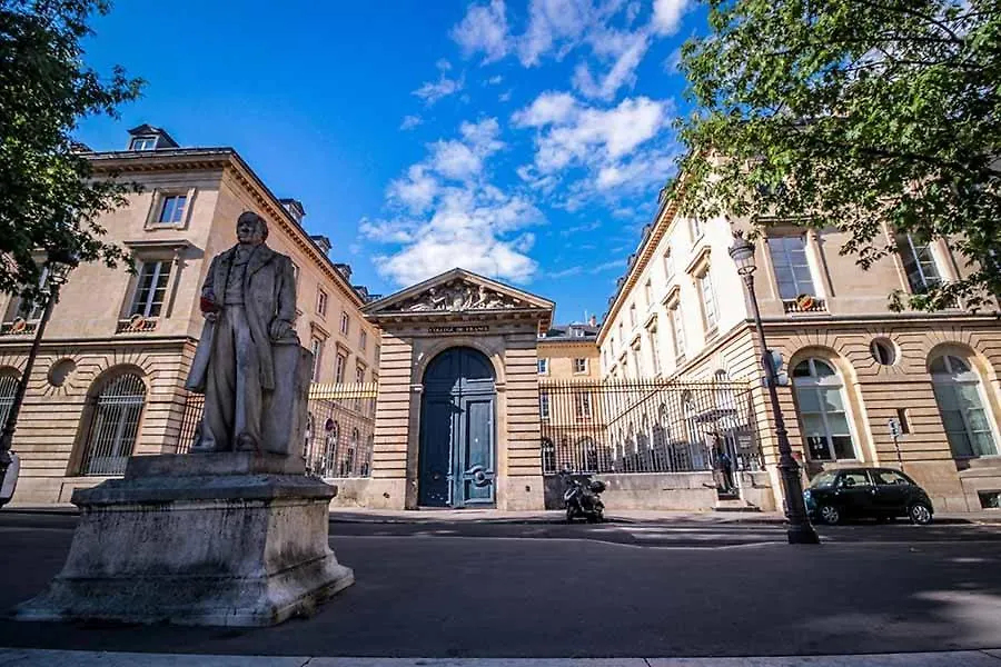 Petite Maison: Charming Self-Clean Stay in Prime Location Paris 0*,  France