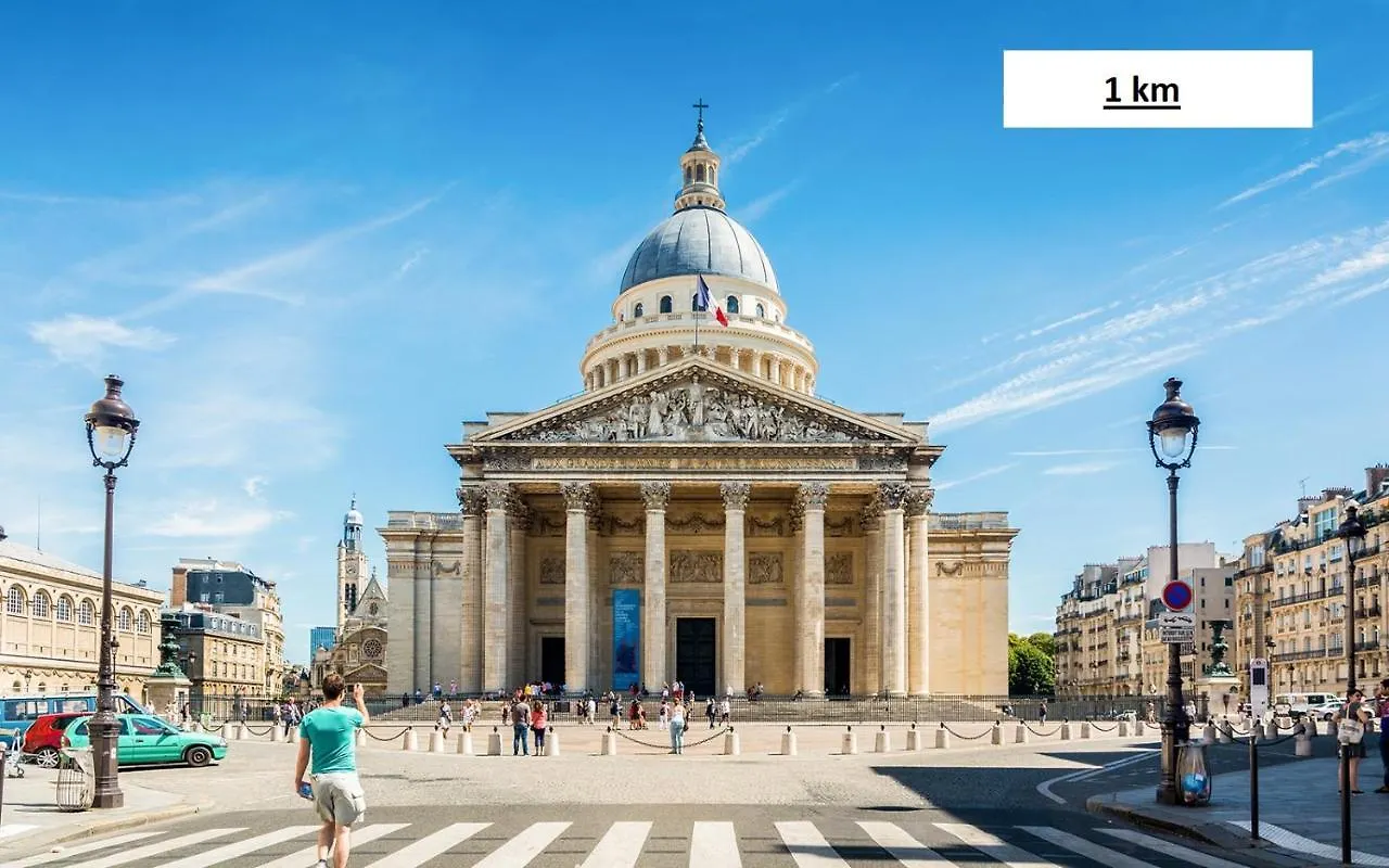 Petite Maison: Charming Self-Clean Stay in Prime Location Paris France