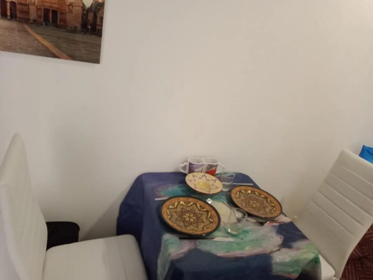 Apartment Petite Maison: Charming Self-Clean Stay in Prime Location Paris