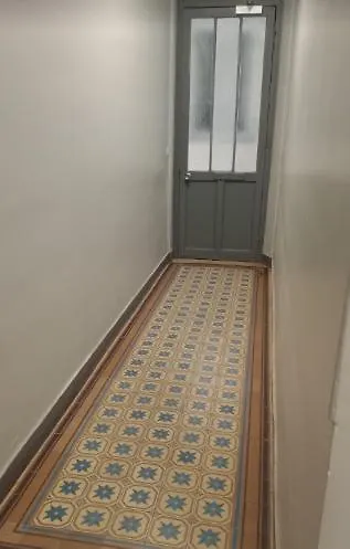 Petite Maison: Charming Self-Clean Stay in Prime Location Paris