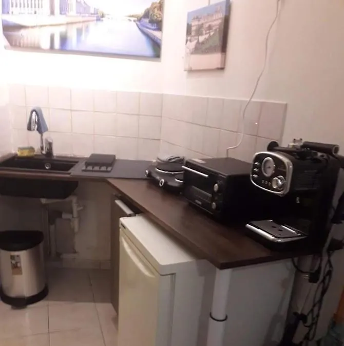 Apartment Petite Maison: Charming Self-Clean Stay in Prime Location Paris