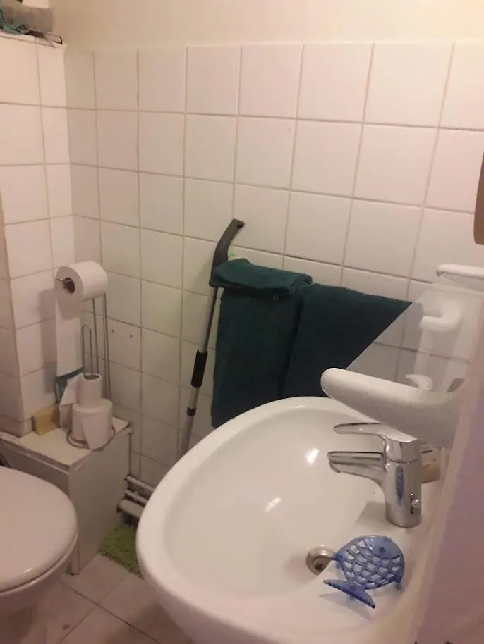 Petite Maison: Charming Self-Clean Stay in Prime Location Paris 0*,  France