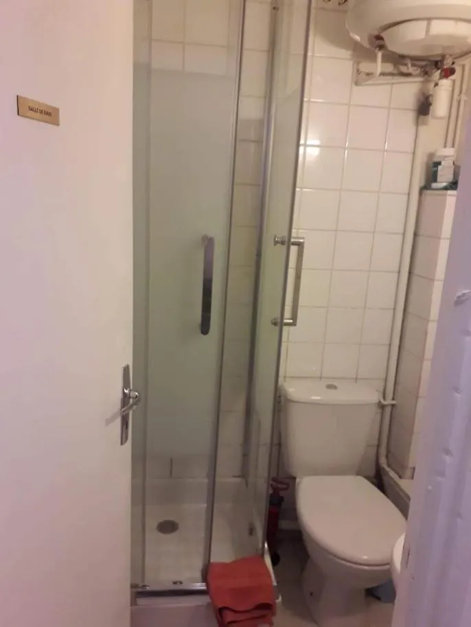 Apartment Petite Maison: Charming Self-Clean Stay in Prime Location Paris