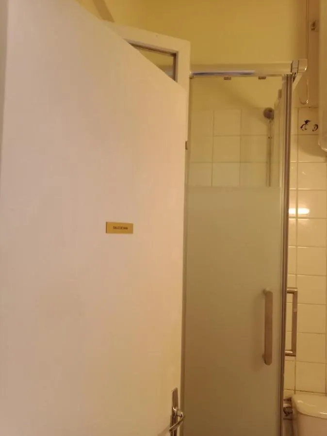 Petite Maison: Charming Self-Clean Stay in Prime Location Paris Apartment
